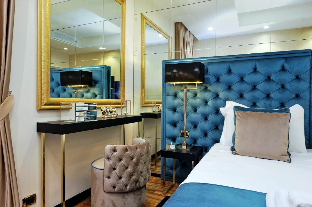 Trevi Diamond Luxury Suites & Jacuzzi Рим Екстериор снимка