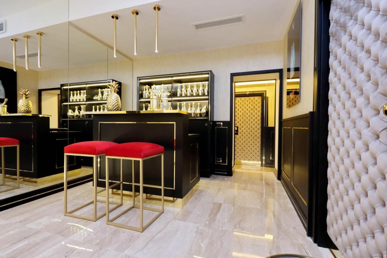Trevi Diamond Luxury Suites & Jacuzzi Рим Екстериор снимка