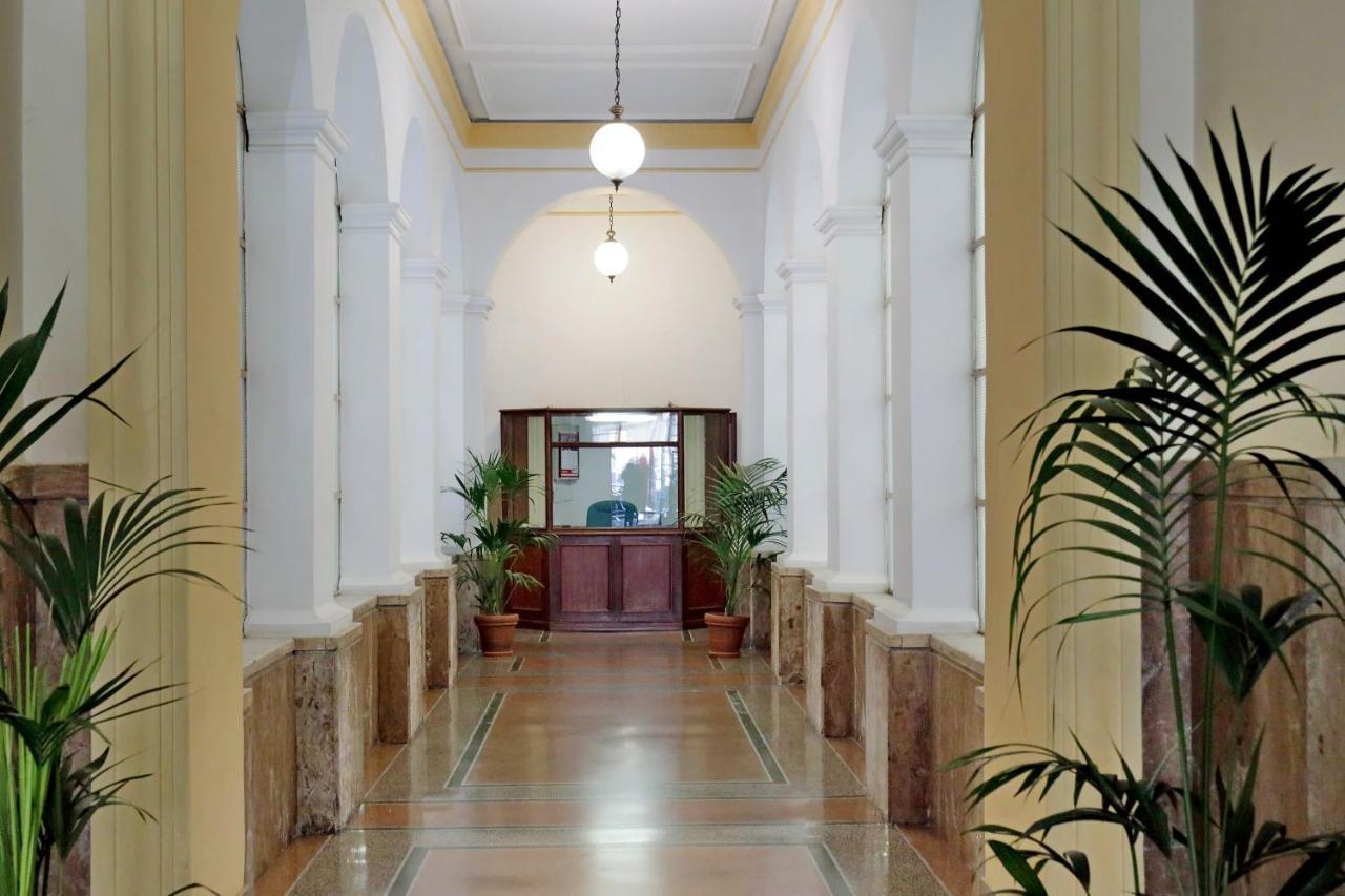 Trevi Diamond Luxury Suites & Jacuzzi Рим Екстериор снимка