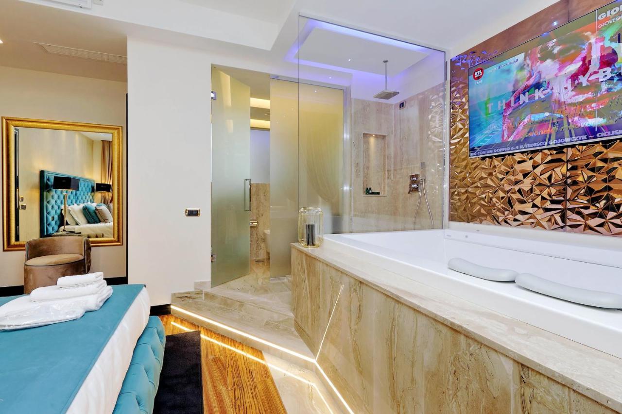 Trevi Diamond Luxury Suites & Jacuzzi Рим Екстериор снимка