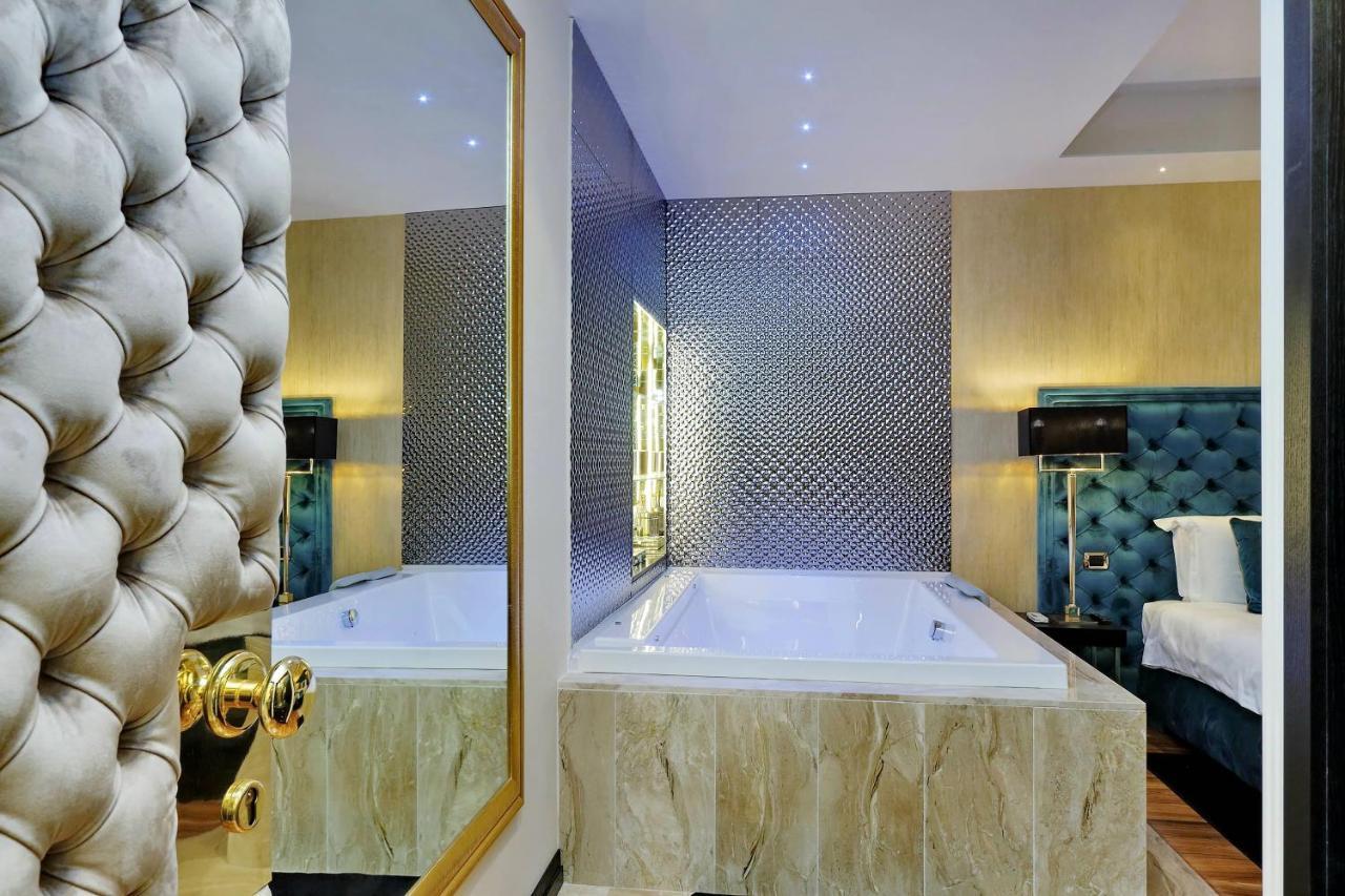 Trevi Diamond Luxury Suites & Jacuzzi Рим Екстериор снимка