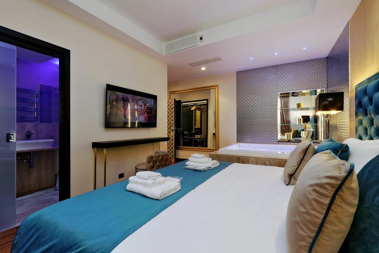 Trevi Diamond Luxury Suites & Jacuzzi Рим Екстериор снимка