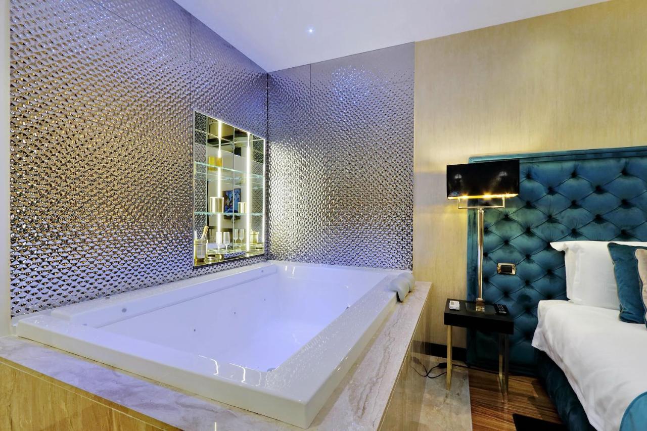 Trevi Diamond Luxury Suites & Jacuzzi Рим Екстериор снимка